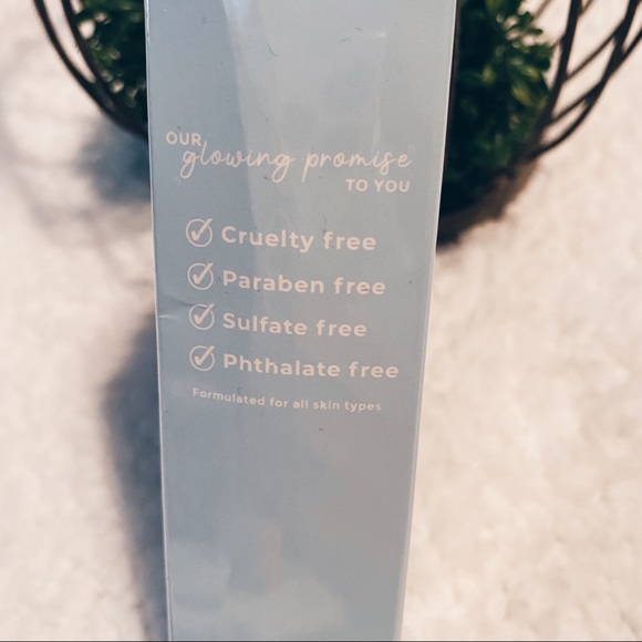 Glow on 5th Beauty Keep It Handy Aloe Hand Cream New and Sealed!! - Picture 3 of 5